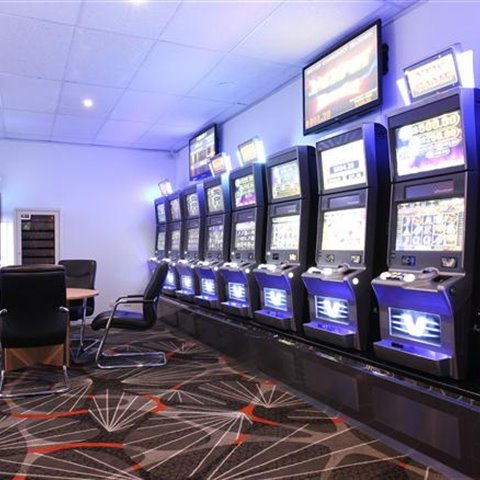 Jackpot signage and gaming displays